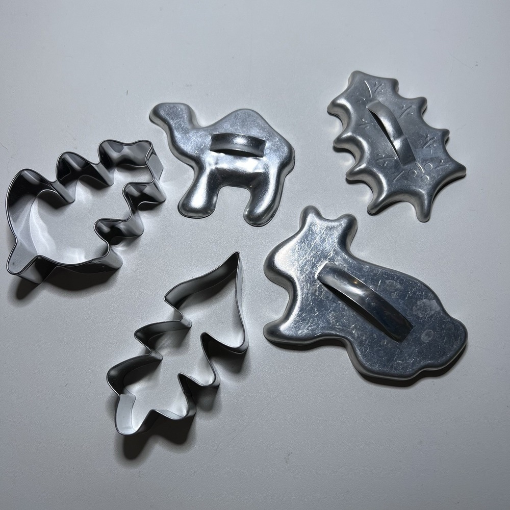 5 Vtg‎ Metal Christmas Cookie Cutters Leaves Camels Rabbit